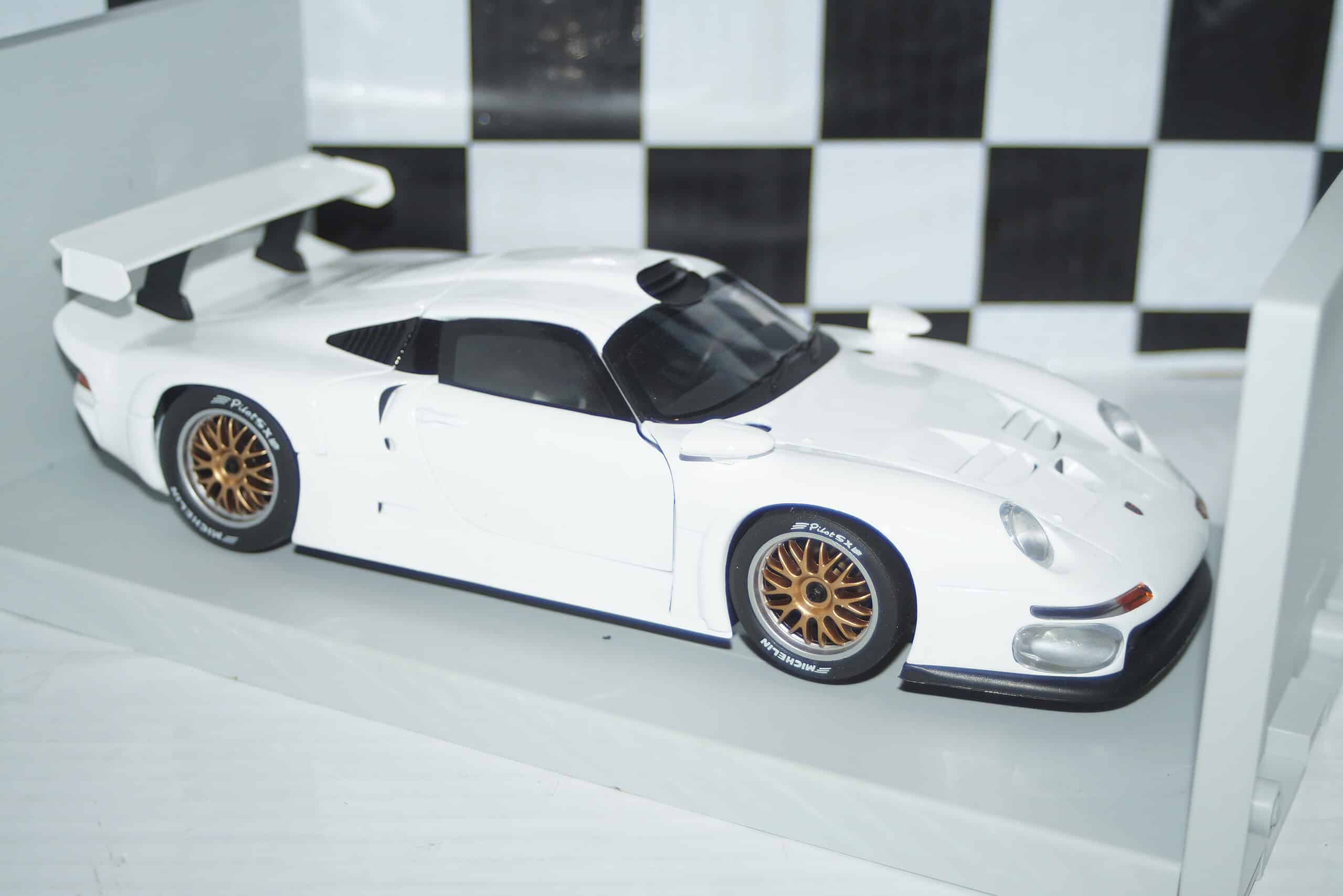 Ut models porsche 911 gt1 1996 white 1:18 scale 180966600