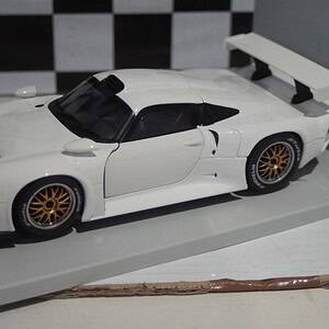 Ut models porsche 911 gt1 1996 white 1:18 scale 180966600