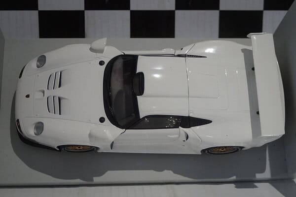 Ut models porsche 911 gt1 1996 white 1:18 scale 180966600