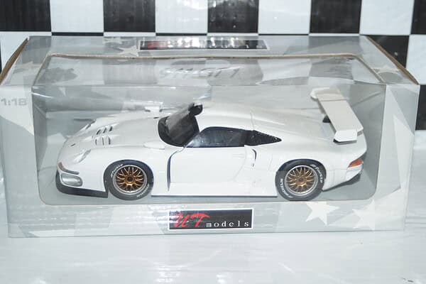 Ut models porsche 911 gt1 1996 white 1:18 scale 180966600