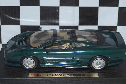 Maisto jaguar xj220 1:18 diecast 31807