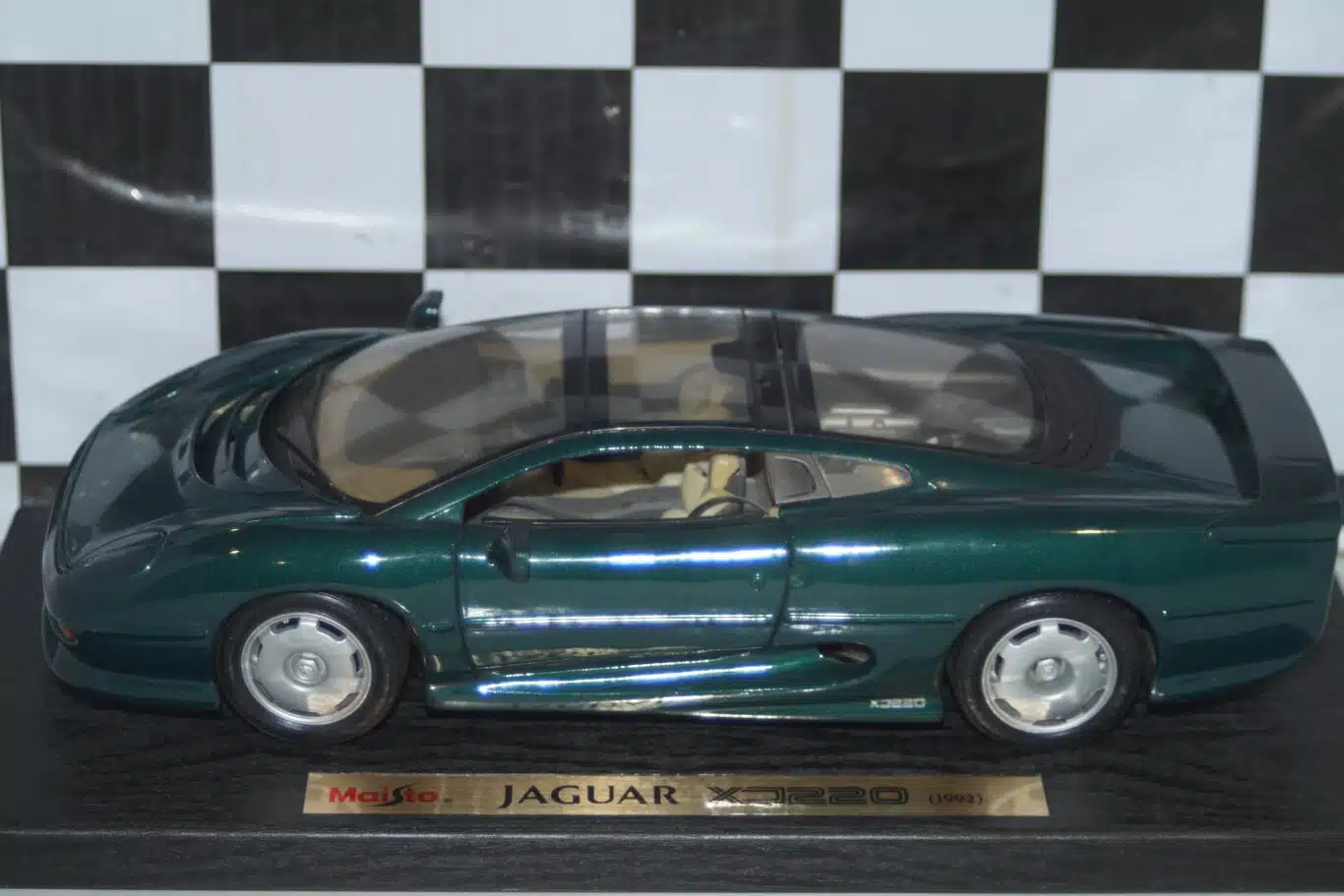 Jaguar xj220 diecast model discount