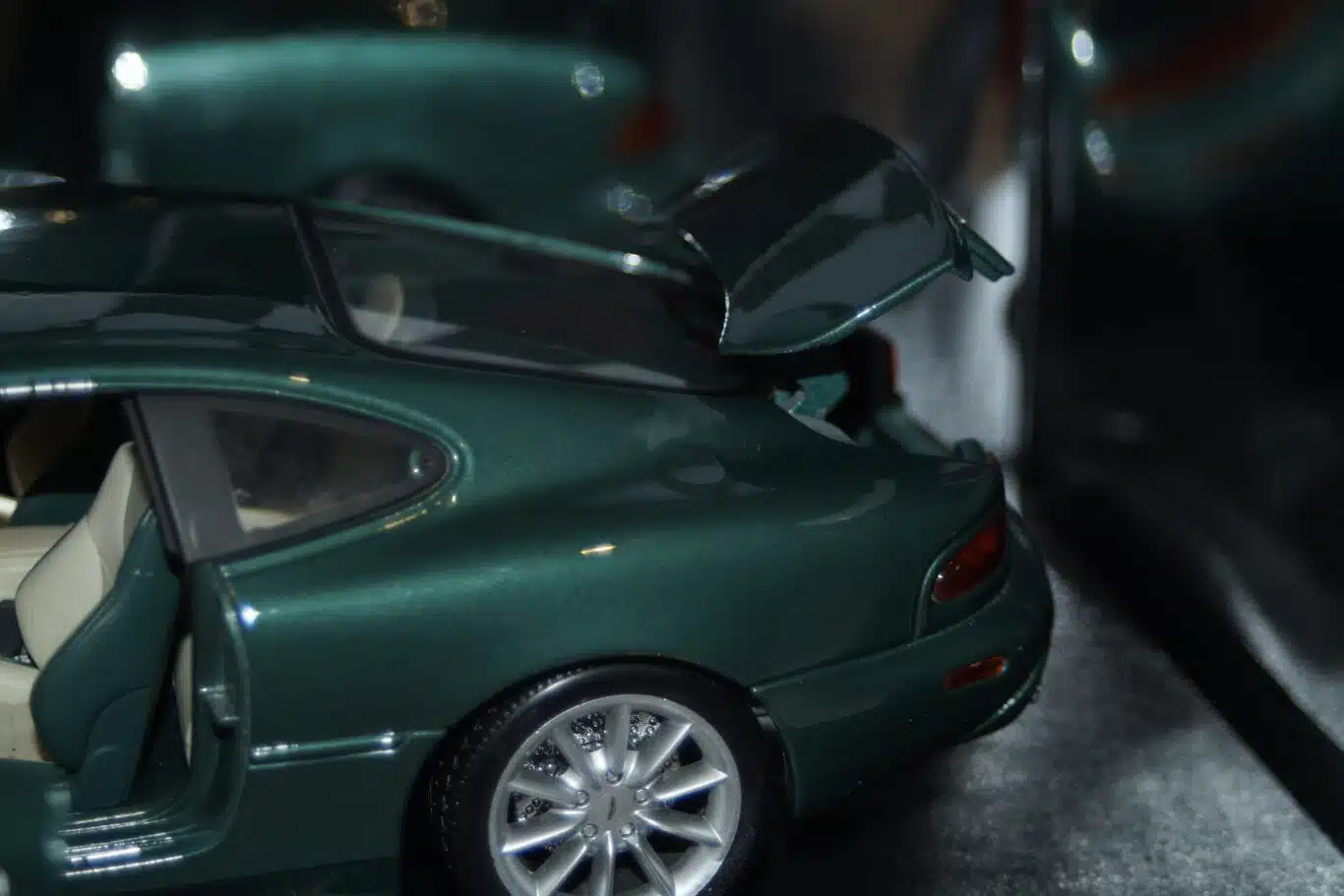 Maisto Aston Martin DB7 Vantage green 1:18 Diecast 36880