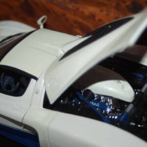 Hotwheels maserati mc12 white 1:18th g17158