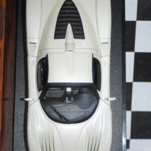 Hotwheels maserati mc12 white 1:18th g17158