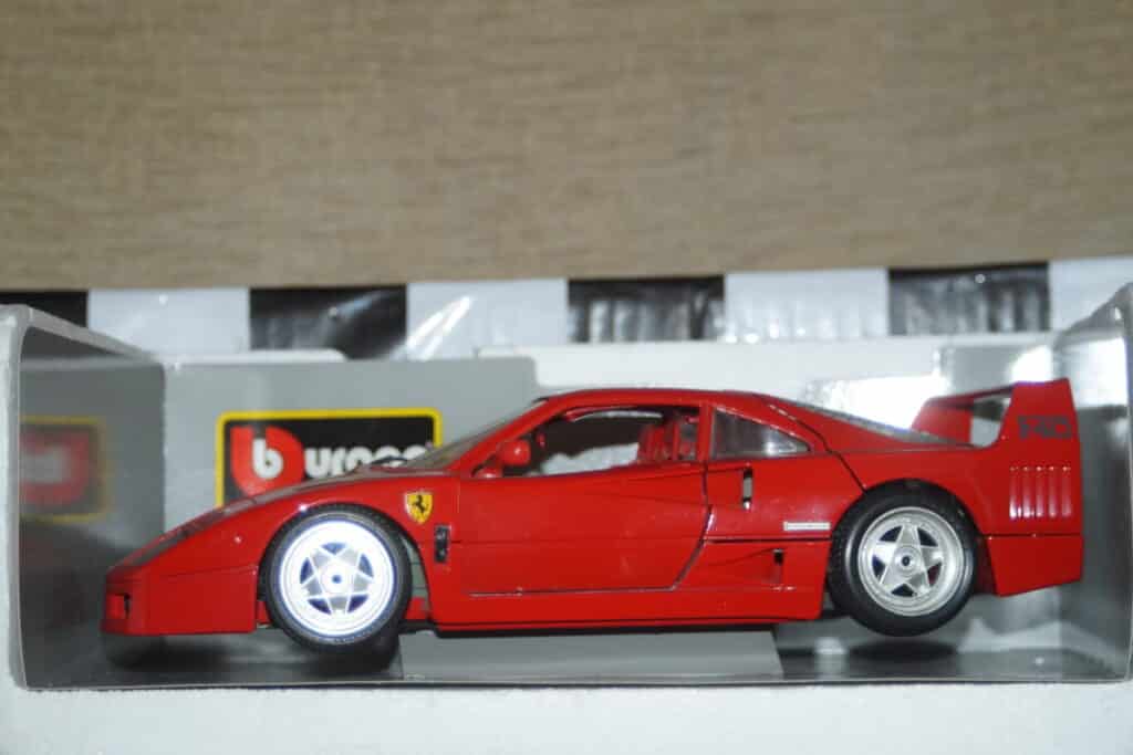Ferrari F40 Chrome 1987 – Modèle Réduit Burago 1/18 – Édition Rare