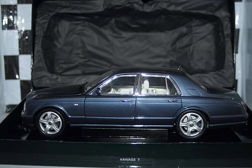 Minichamps bentley state limousine in maroon and black  ref 436 139700 1:43