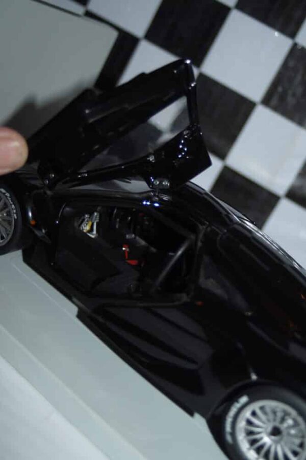 Ut models mclaren f1 gtr 1997 black 1:18 scale 26011
