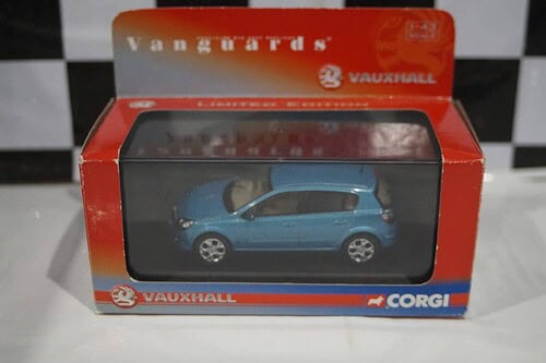 Vanguards vauxhall astra green va09401 1:43 scale