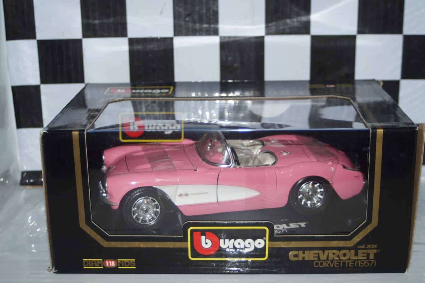 Burago 1957 Chevrolet Corvette Die Cast Scale 1:18 DIAM - NDS