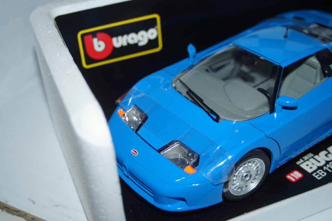 Burago Bugatti EB 110 1991 échelle 1/18 réf 3035