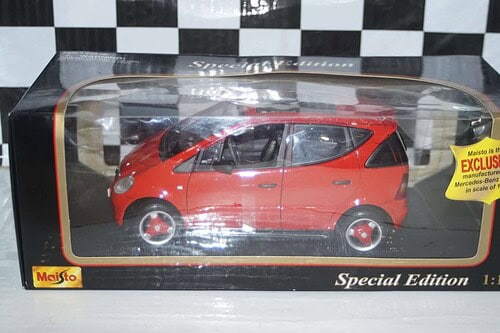 Maisto mercedes benz a-class 1997 in red 1:18 diecast 31841