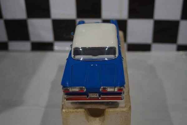 Arko ford fairline 500 blue and white in approx 1:32nd