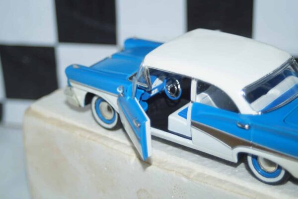 Arko ford fairline 500 blue and white in approx 1:32nd