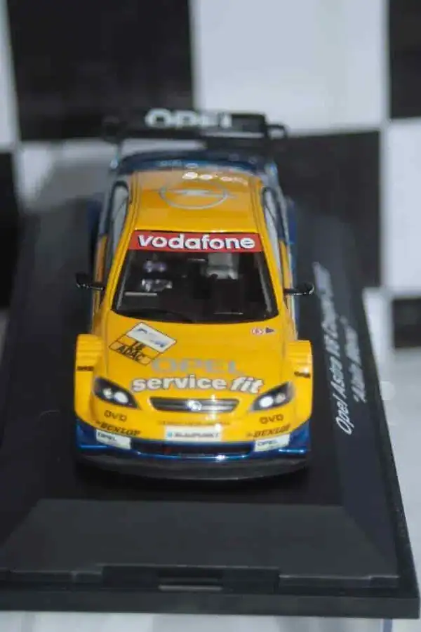 Schuco opel astra v8 coupe 2002 a.menu diecast ltd 04805 1:43