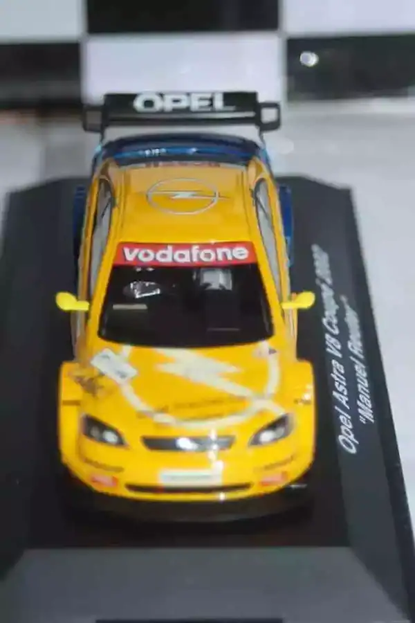 Schuco opel astra v8 coupe 2002 m.reuter diecast ltd 04803 1:43