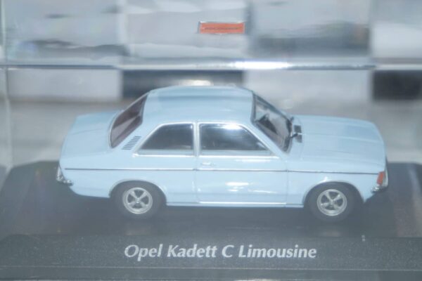 Maxichamps opel rekord d coupe 1975 blue 1:43 940 044021