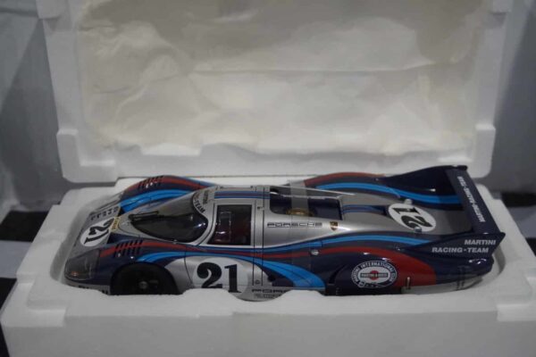 Autoart aston martin vantage 12hr endurance 2015 #99a 1:18 scale 81507