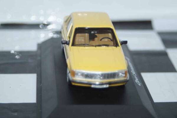 Schuco opel senator a in yellow 1:43 ref 03302