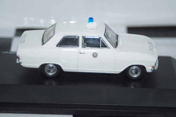Schuco opel kadett b "polizei" 1:43,ref 02943