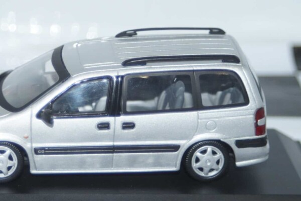 Schuco opel sintra in silver 1:43 ref 1799527