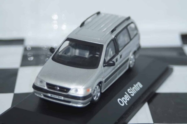 Schuco opel sintra in silver 1:43 ref 1799527
