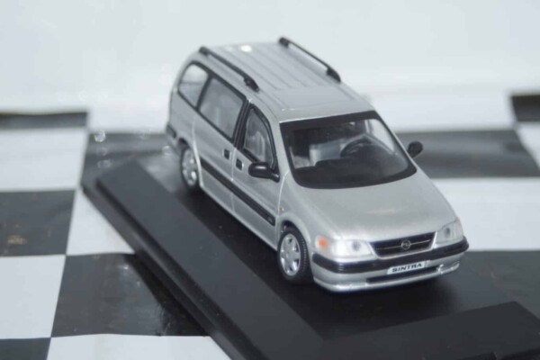Schuco opel sintra in silver 1:43 ref 1799527