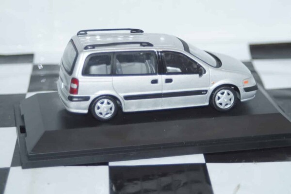 Schuco opel sintra in silver 1:43 ref 1799527