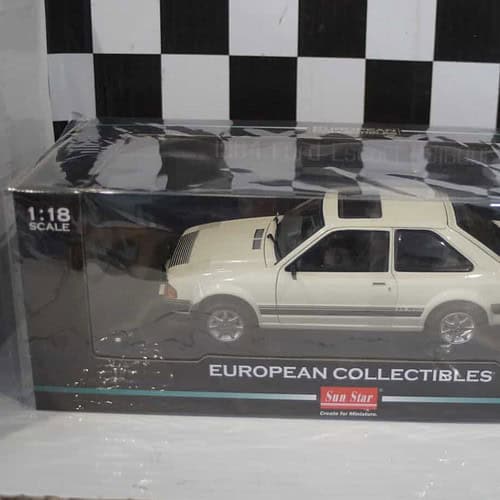 Sunstar ford escort rs 1600i 1984 white (rhd) ref 4997r 1:18 scale
