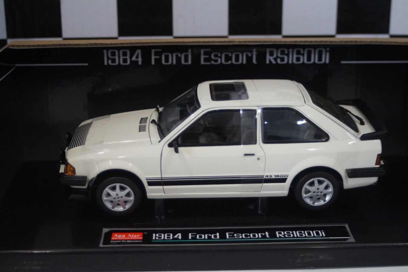Sunstar ford escort rs 1600i 1984 white (rhd) ref 4997r 1:18 scale