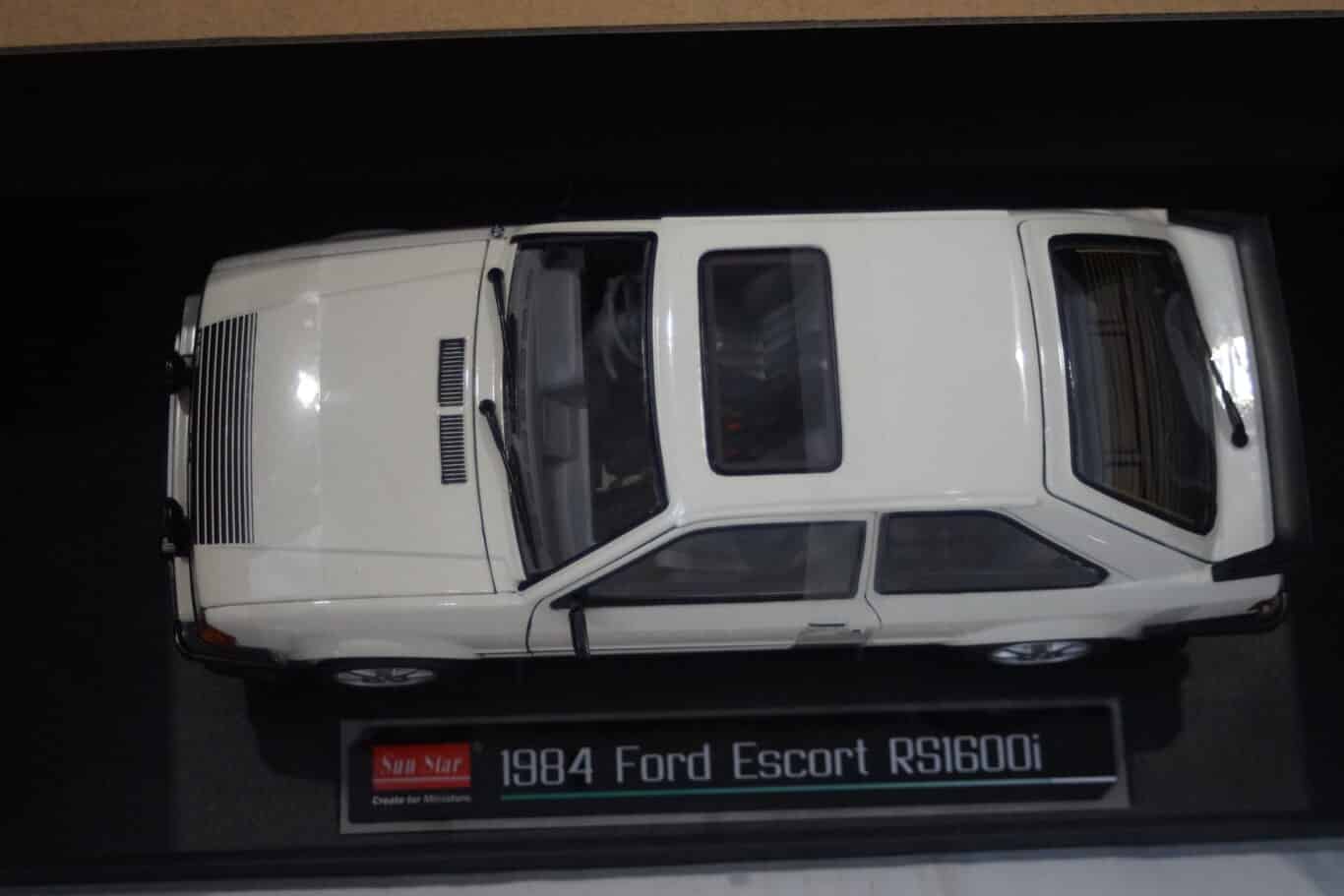 Sunstar ford escort rs 1600i 1984 white (rhd) ref 4997r 1:18 scale