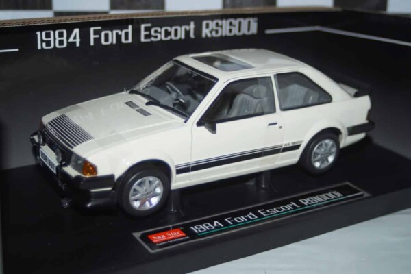 Sunstar ford escort rs 1600i 1984 white (rhd) ref 4997r 1:18 scale