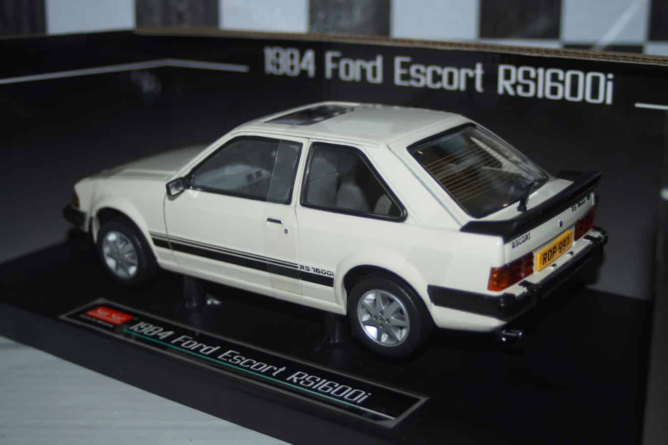 Sunstar ford escort rs 1600i 1984 white (rhd) ref 4997r 1:18 scale