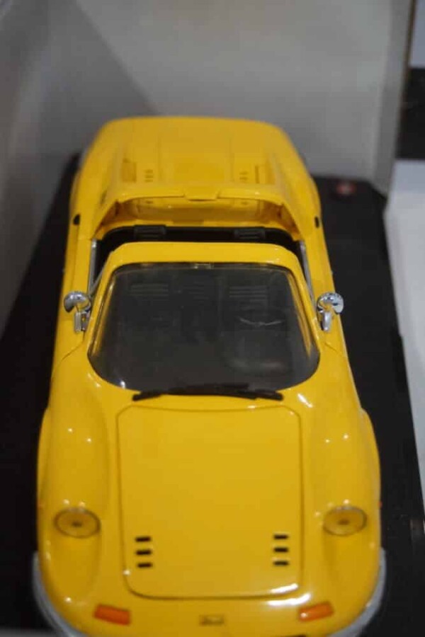 Hotwheels ferrari dino 246 gts yellow 1:18th ref 23920