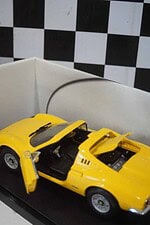 Hotwheels ferrari dino 246 gts yellow 1:18th ref 23920