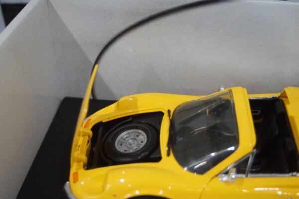 Hotwheels ferrari dino 246 gts yellow 1:18th ref 23920