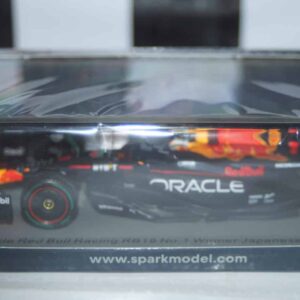 Spark oracle red bull racing rb18 no1 winner japanese gp 1:43 resin s8551