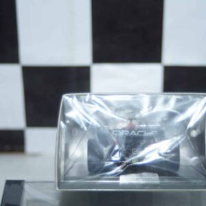 Spark oracle red bull racing rb18 no1 winner japanese gp 1:43 resin s8551
