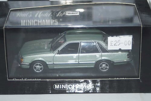 Minichamps opel kapitan 1959 in blue / white 430 040005