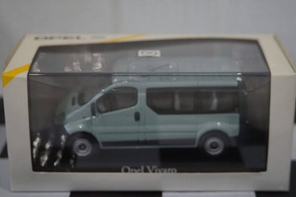 Minichamps opel vivaro(green) ref 1#91628121799055 in 1/43rd