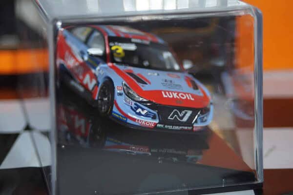 Ixo hyundai i30 no30 wtcr 2018 tarquini gtm143 1:43