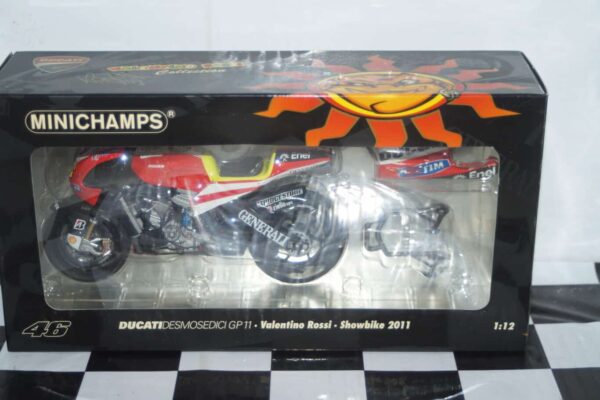 Minichamps ducati desmosedici showbike 2011,1:12th 122 100146
