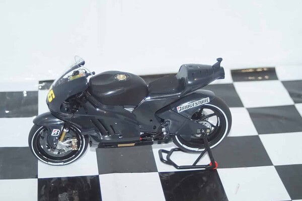 Minichamps ducati desmosedici gp11 valencia test 2010,1:12th 122 110876