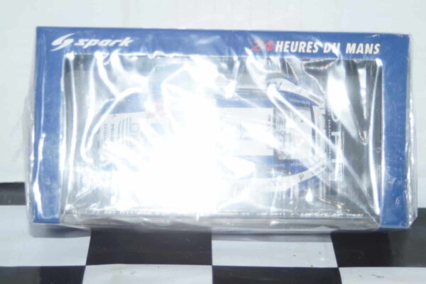 Spark porsche 997 gt3 rsr lm 2011 1:43 ref s3422
