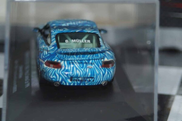 Onyx porsche 911 gt3 cup 1999 1:43 scale xcl026