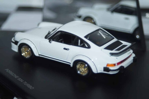 Universal hobbies porsche 934 turbo street version in white 1:43 2307
