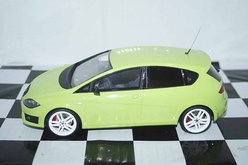 Otto seat leon mk2 cupra r 2010 green 1:18 resin ot404