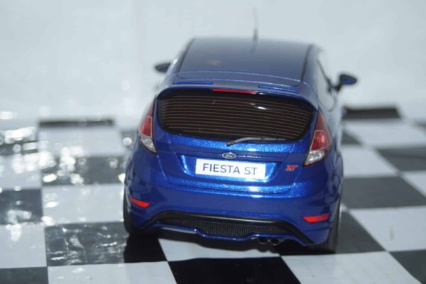 Otto ford fiesta mk7 st blue 2016 1:18 ot403