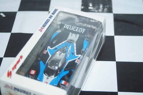 Spark peugeot 908 hdi winner 24h le mans 2009 (signed) 1:43 ref 43lm09
