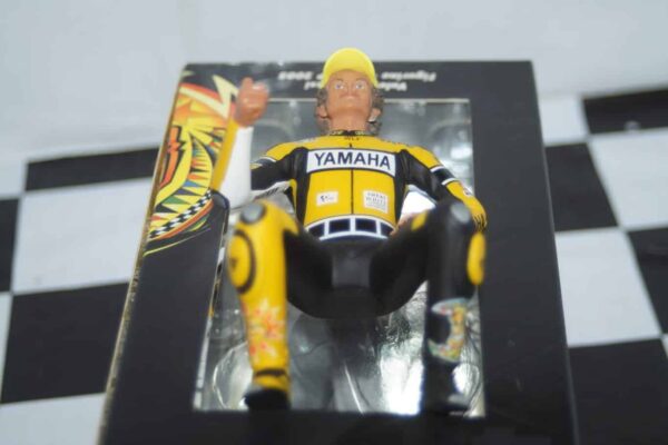 Minichamps yamaha v.rossi  figurine 2005  1:12th 312 050096
